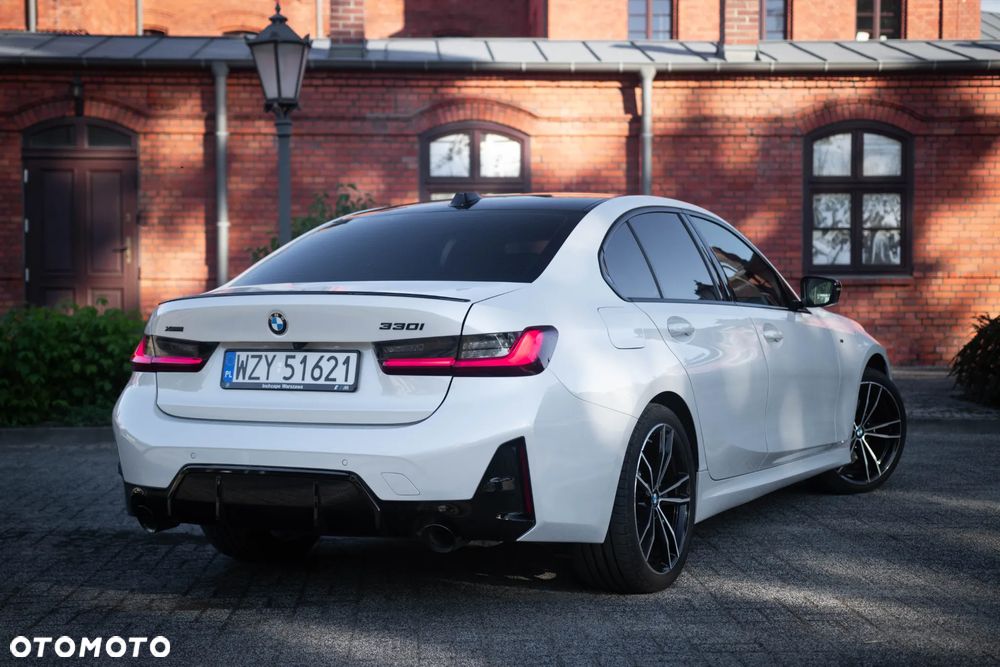 BMW Seria 3 330i xDrive M Sport - 11