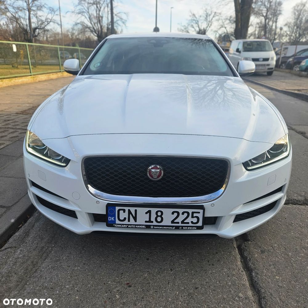 Jaguar XE - 3