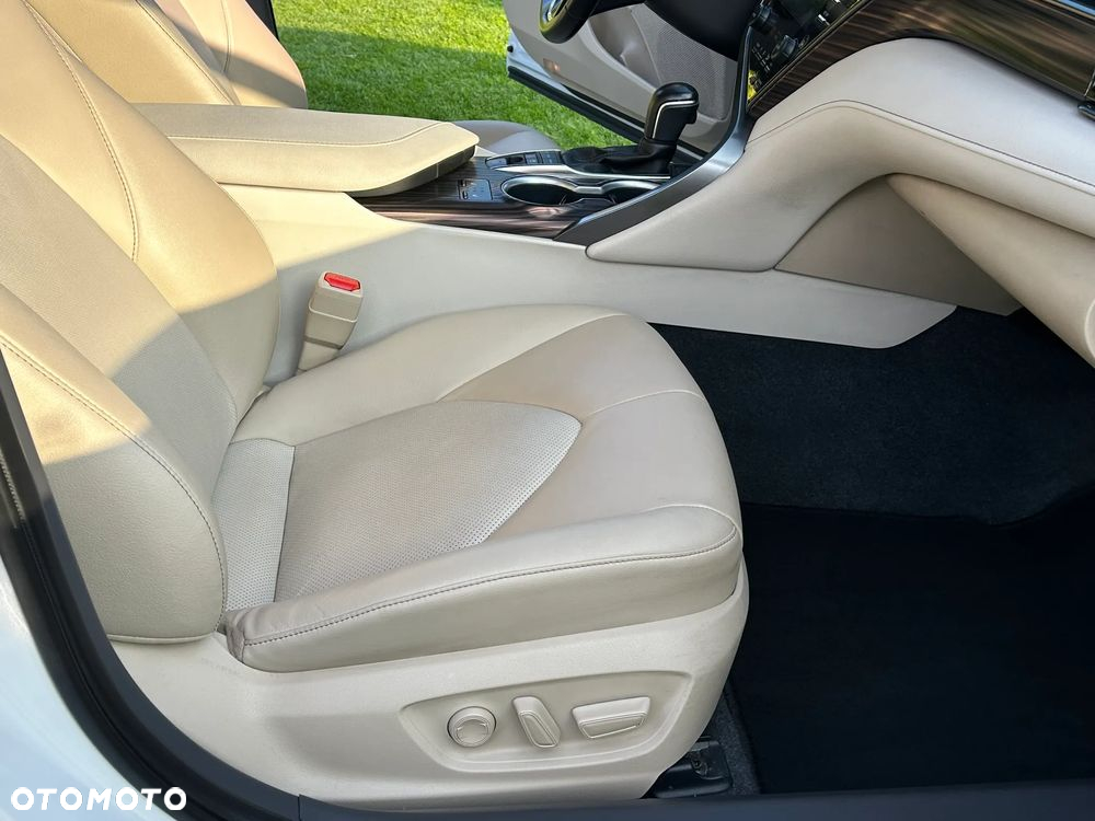 Toyota Camry 2.5 Hybrid Executive CVT - 33