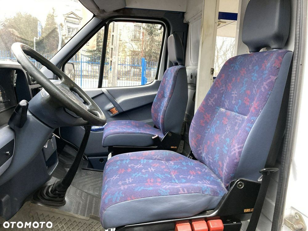 Mercedes-Benz Sprinter - 22