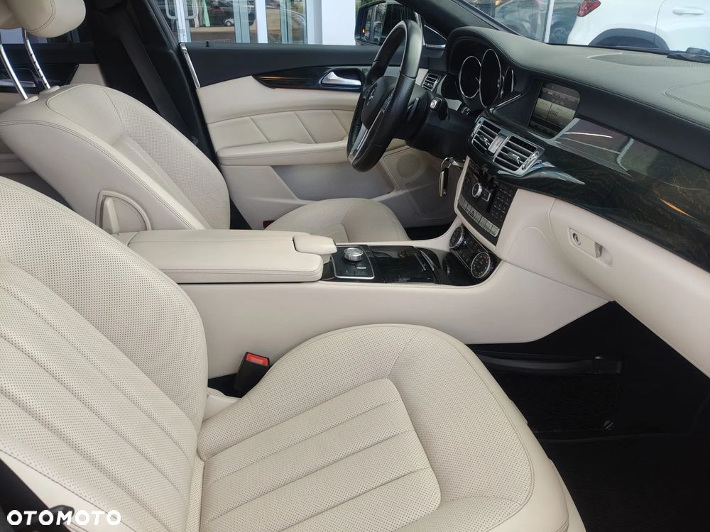Mercedes-Benz CLS 500 4-Matic 7G-TRONIC - 27