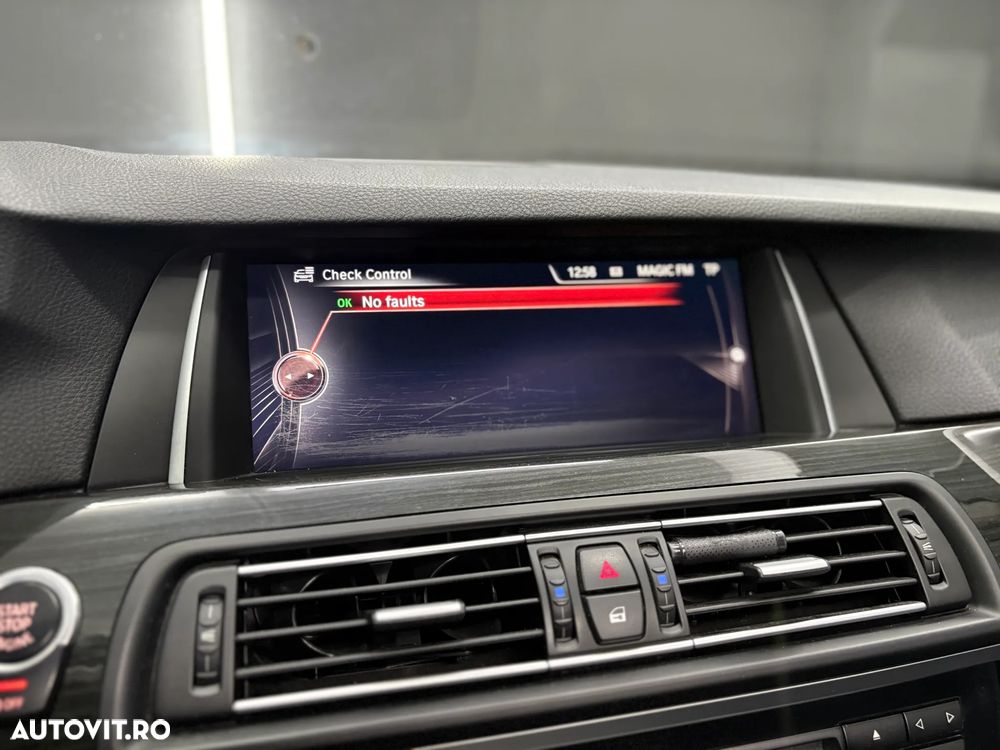 BMW Seria 5 525d xDrive Aut. Luxury Line - 38