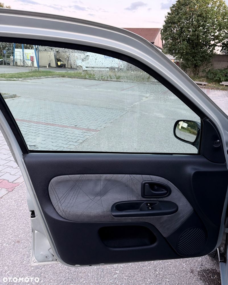Renault Clio - 10