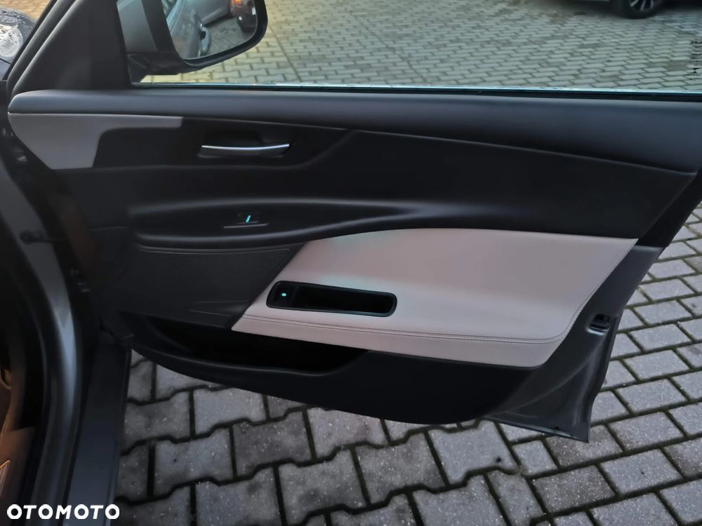 Jaguar XE 2.0 T Prestige - 9