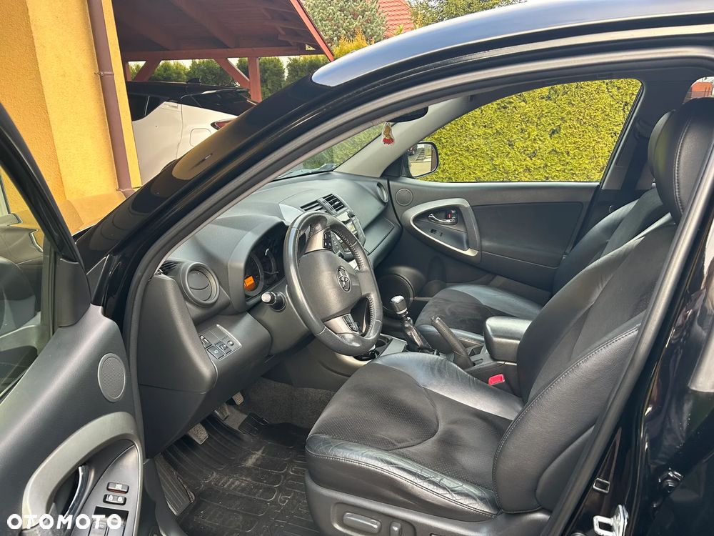Toyota RAV4 - 10