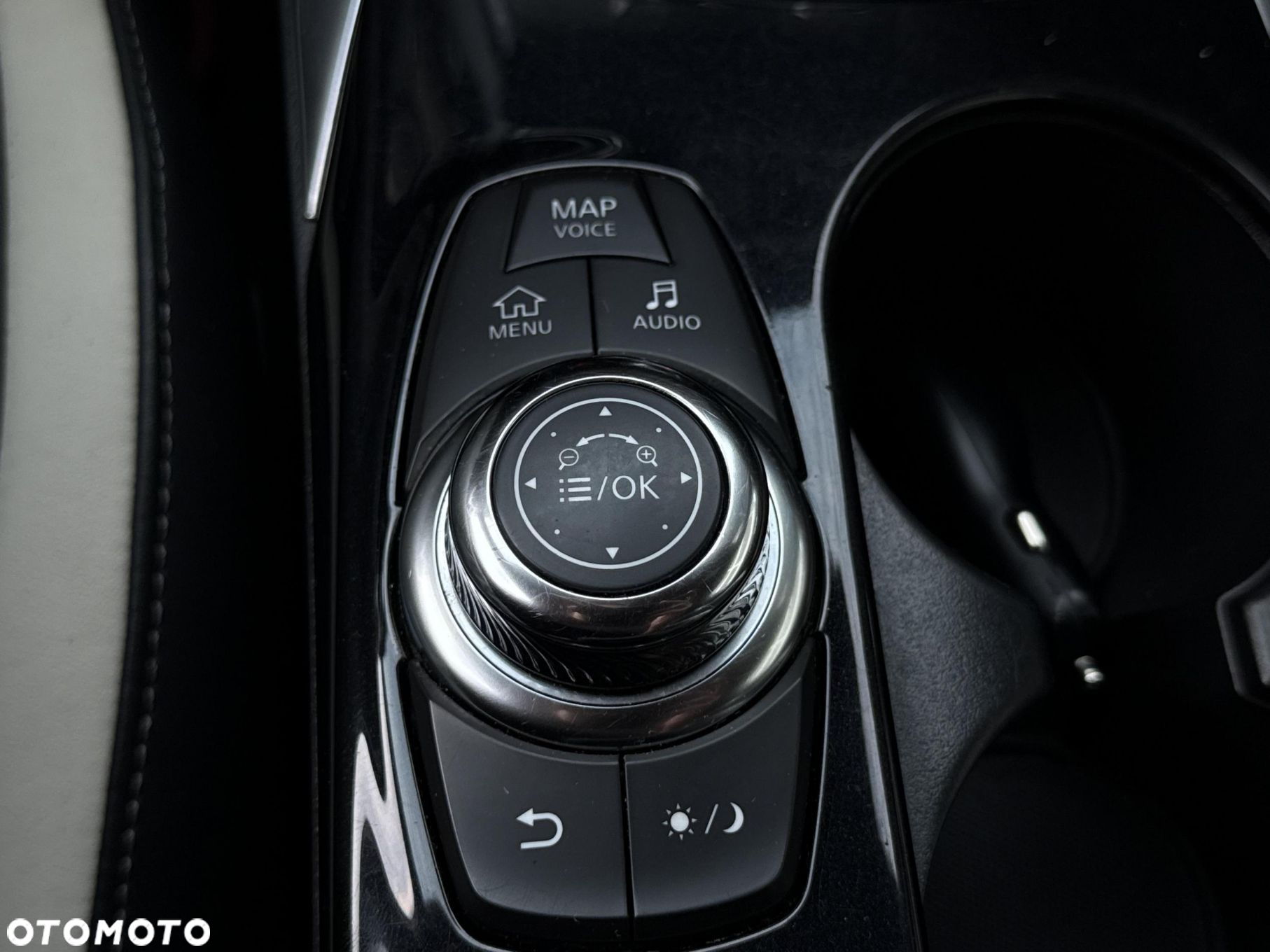 Infiniti Q30 2.0t Sport City Black AWD 7DCT - 18