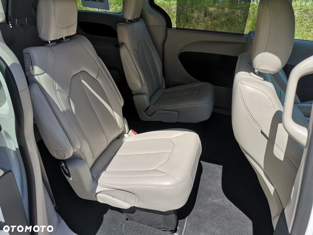 Chrysler Pacifica - 36