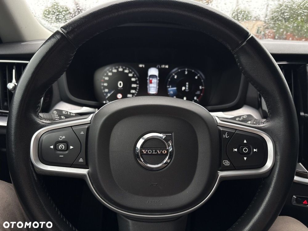 Volvo V60 B4 D Momentum Pro - 11