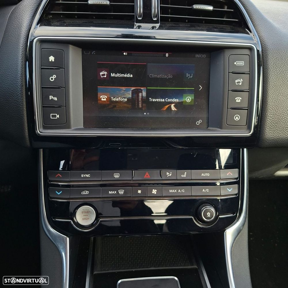 Jaguar XE 2.0 D Portfolio AWD Aut. - 12