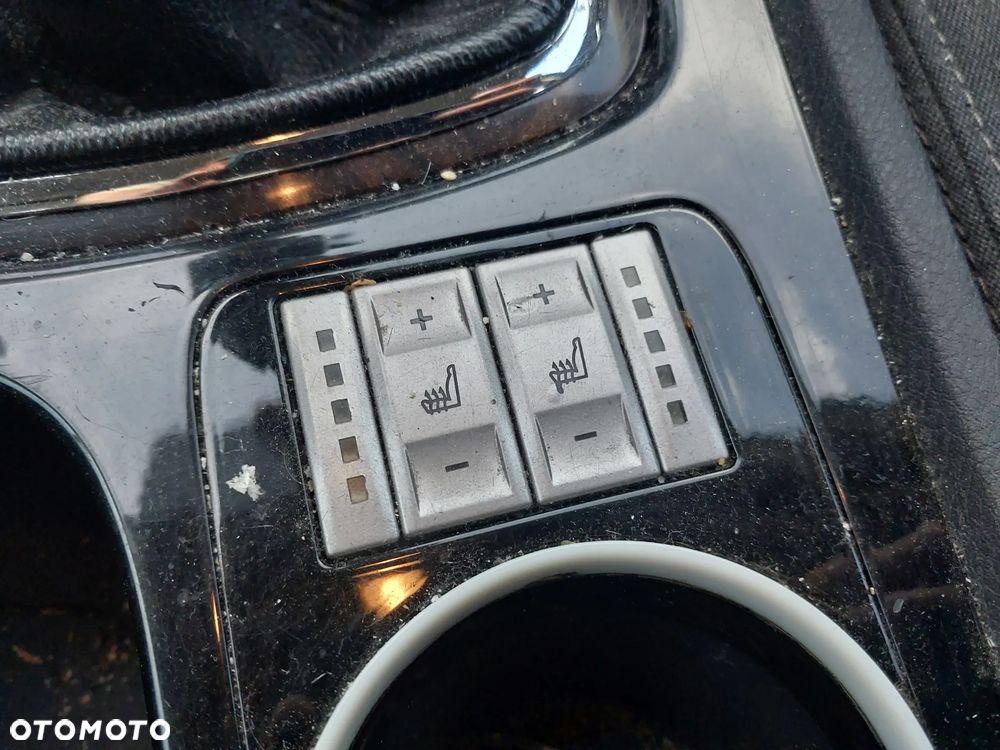 Deska rozdzielcza Ford Mondeo Mk4 IV 4  kokpit pulpit tunel środkowy podłokietnik schowek kratki nawiewu ramka dekory dekor drewno ramka lewarka - 4