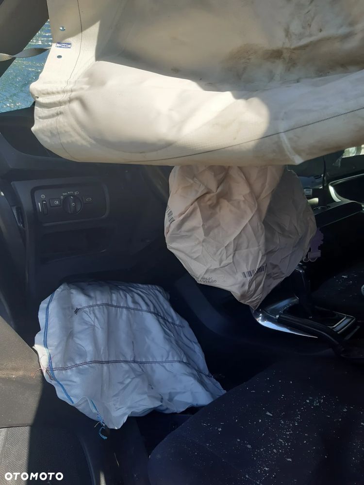 Volvo V40 T3 Momentum - 9