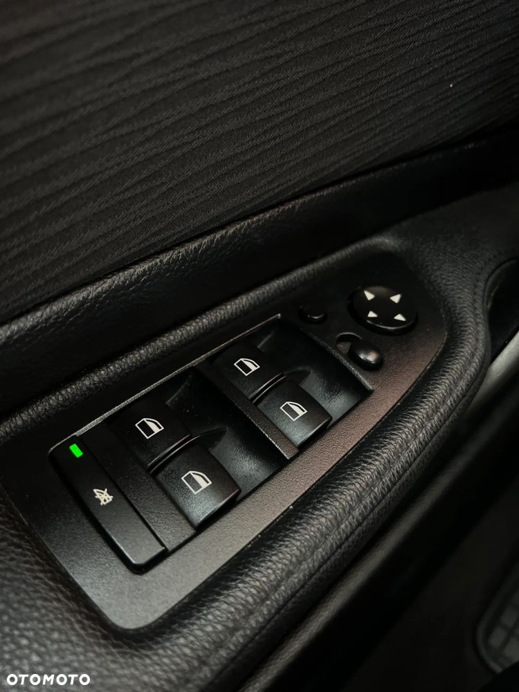 BMW Seria 1 116i - 28