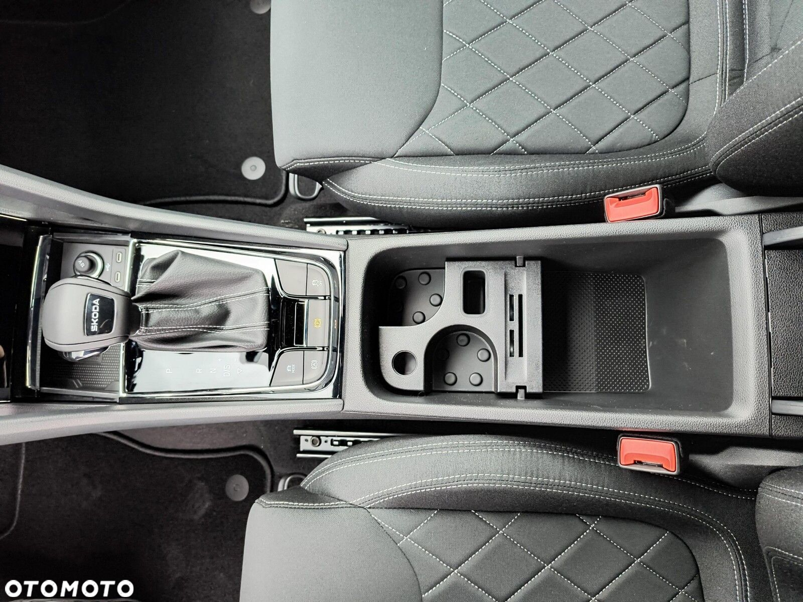 Skoda Karoq 1.5 TSI ACT Sportline DSG - 36