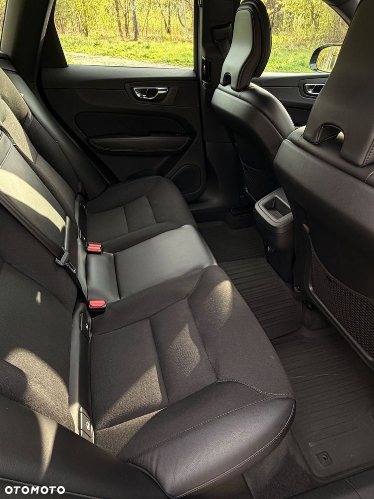 Volvo XC 60 T5 GPF Momentum - 23