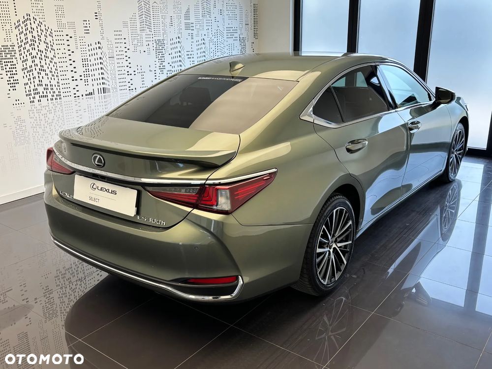 Lexus ES 300h Business Edition - 8