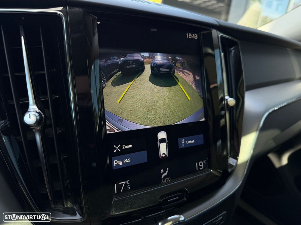 Volvo XC 60 2.0 T8 PHEV Momentum Plus AWD - 38