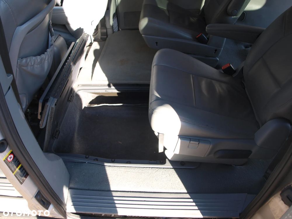 Chrysler Grand Voyager - 20