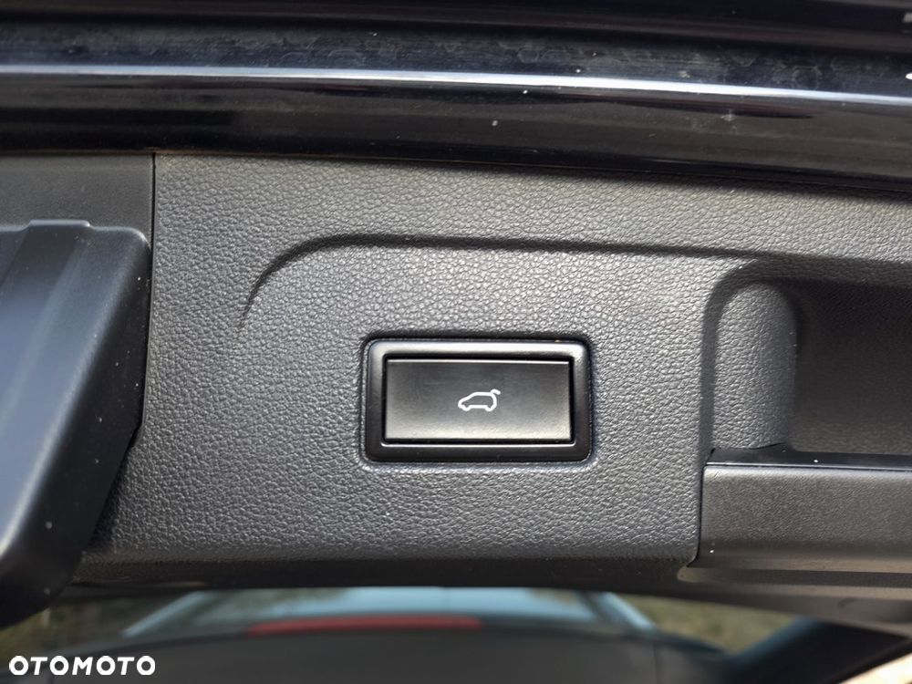 Volkswagen Touran 2.0 TDI BMT Highline - 23