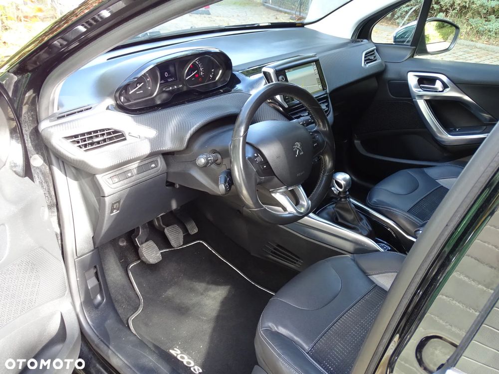 Peugeot 2008 1.6 e-HDi Allure S&S - 11