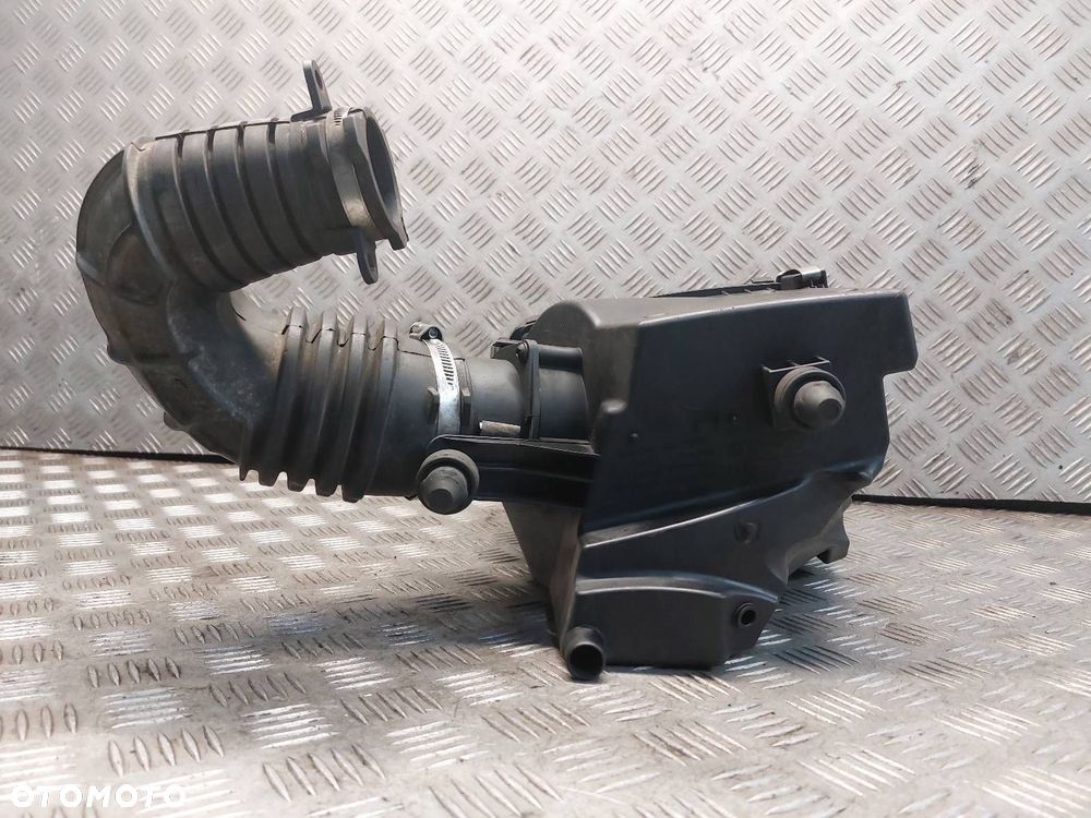 OBUDOWA FILTRA POWIETRZA  PRZEPŁYWOMIERZ RURA DOLOT AUDI A6 C6 2.0 TDI - 8