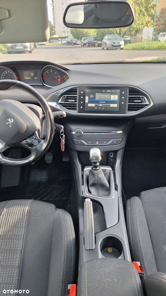 Peugeot 308 1.6 BlueHDi Allure S&S - 18