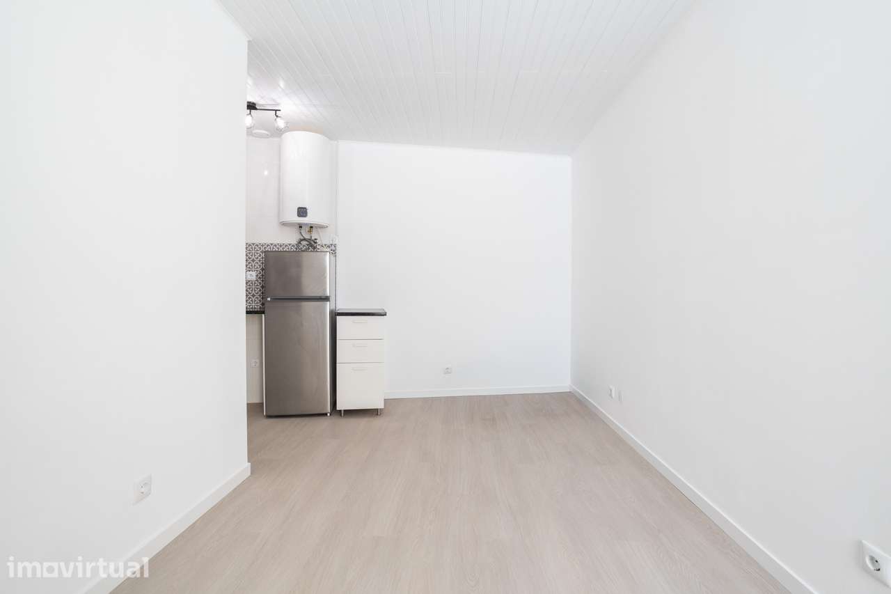 T2 Duplex inserido em vila com pátio em Campo de Ourique - Grande imagem: 5/25