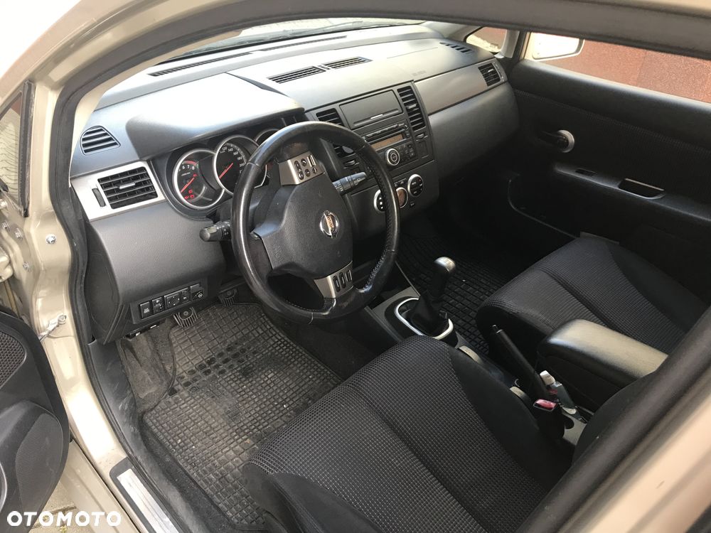 Nissan Tiida 1.6 Tekna - 11