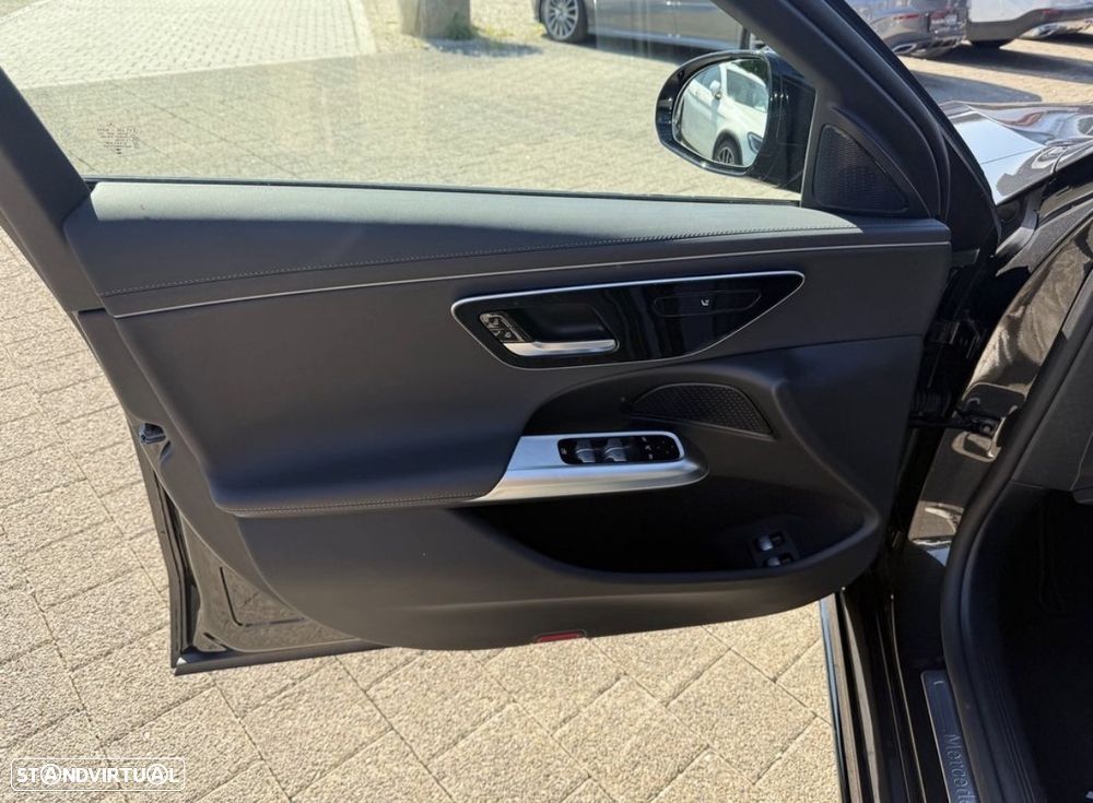 Mercedes-Benz E 300 9G-TRONIC AMG Line - 13