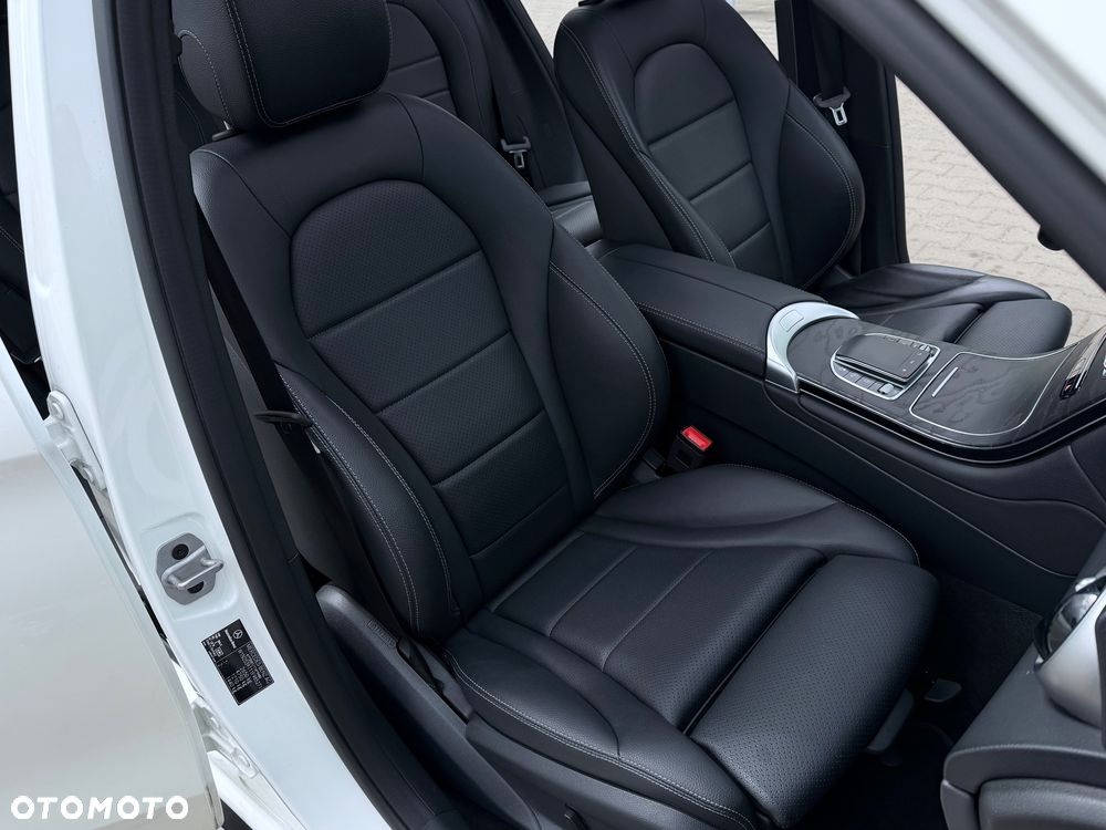 Mercedes-Benz GLC 300 de 4Matic 9G-TRONIC AMG Line - 37