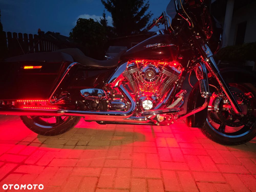 Harley-Davidson Touring Street Glide - 22