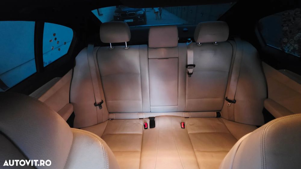 BMW Seria 5 525d Aut. Luxury Line - 15