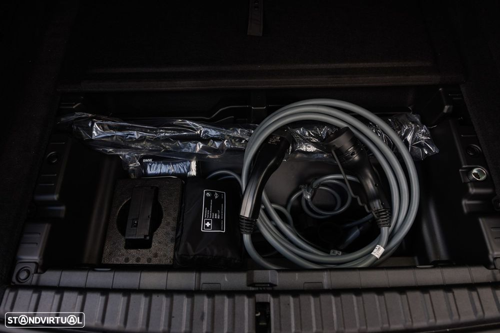 BMW iX xDrive 50 Pack Desportivo - 37