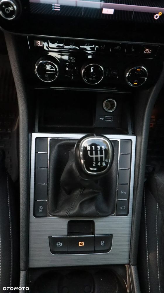 Skoda Superb 1.5 TSI ACT Style - 27