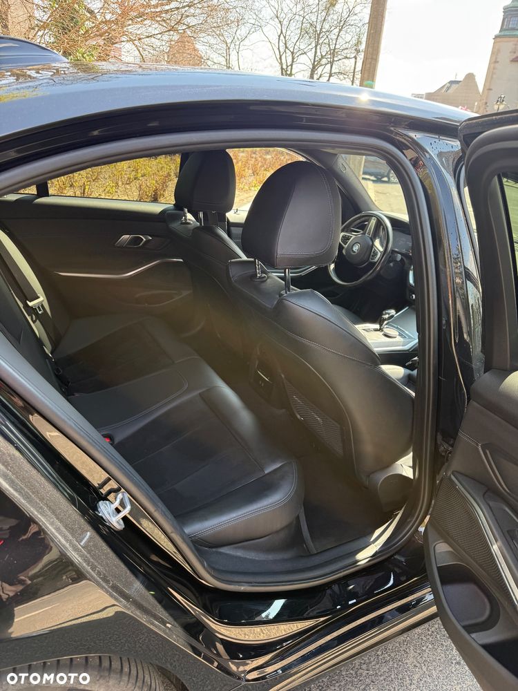 BMW Seria 3 320d xDrive MHEV M Sport sport - 9
