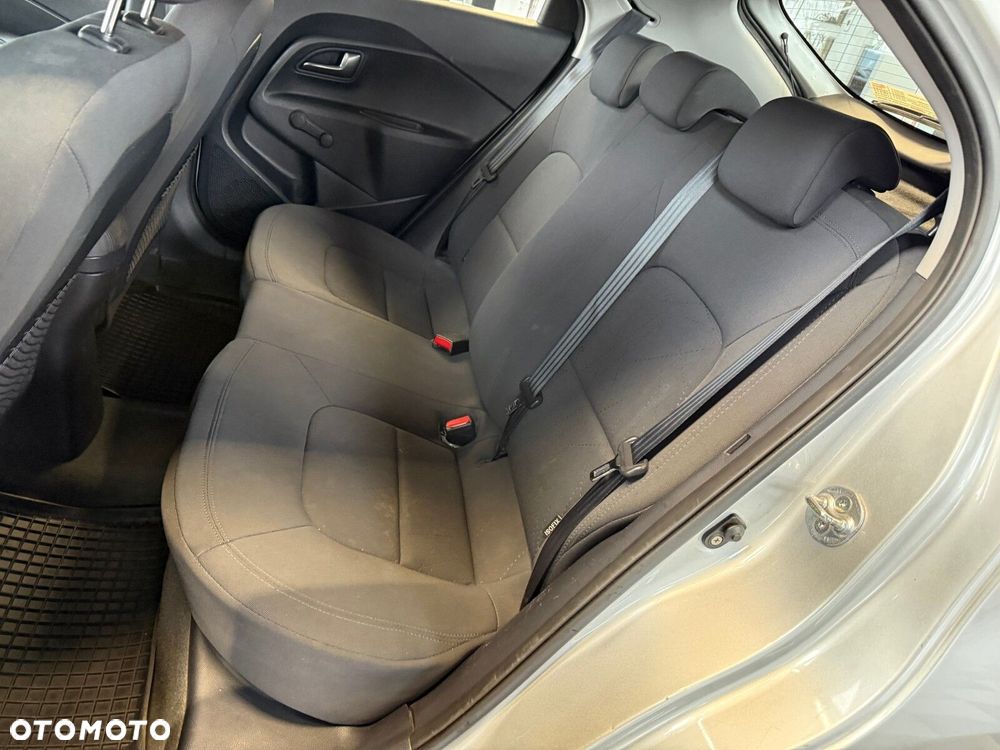 Kia Rio - 12