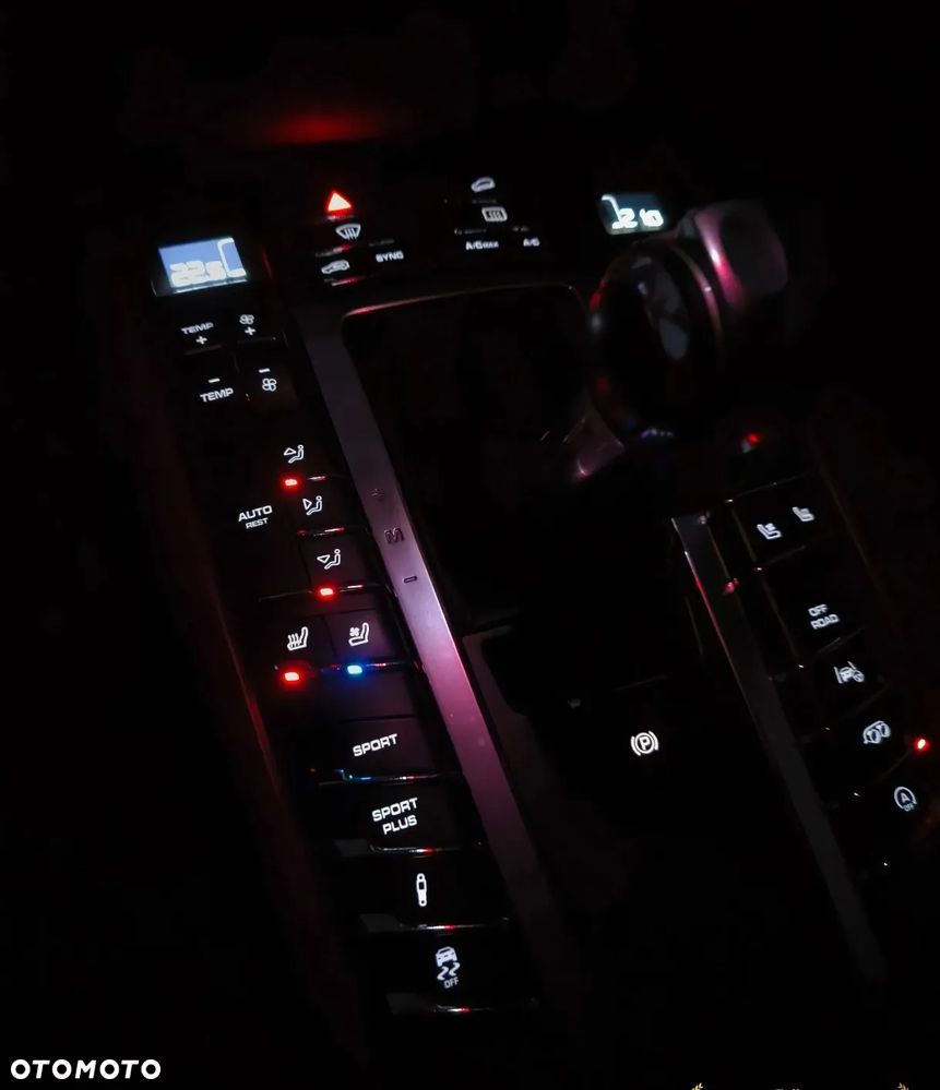 Porsche Macan Turbo PDK - 29