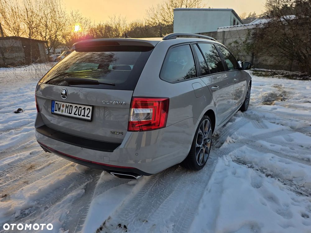 Skoda Octavia 2.0 TDI DSG RS - 39