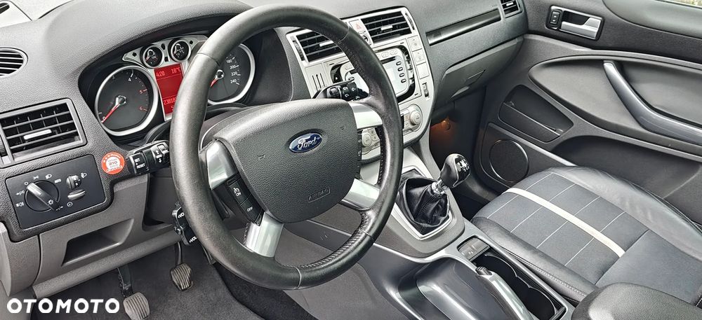 Ford Kuga 2.0 TDCi 4x4 Titanium - 27
