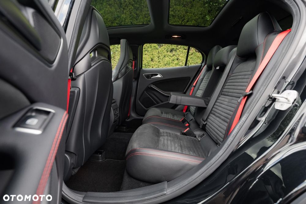 Mercedes-Benz GLA 45 AMG 4-Matic Edition 1 - 16