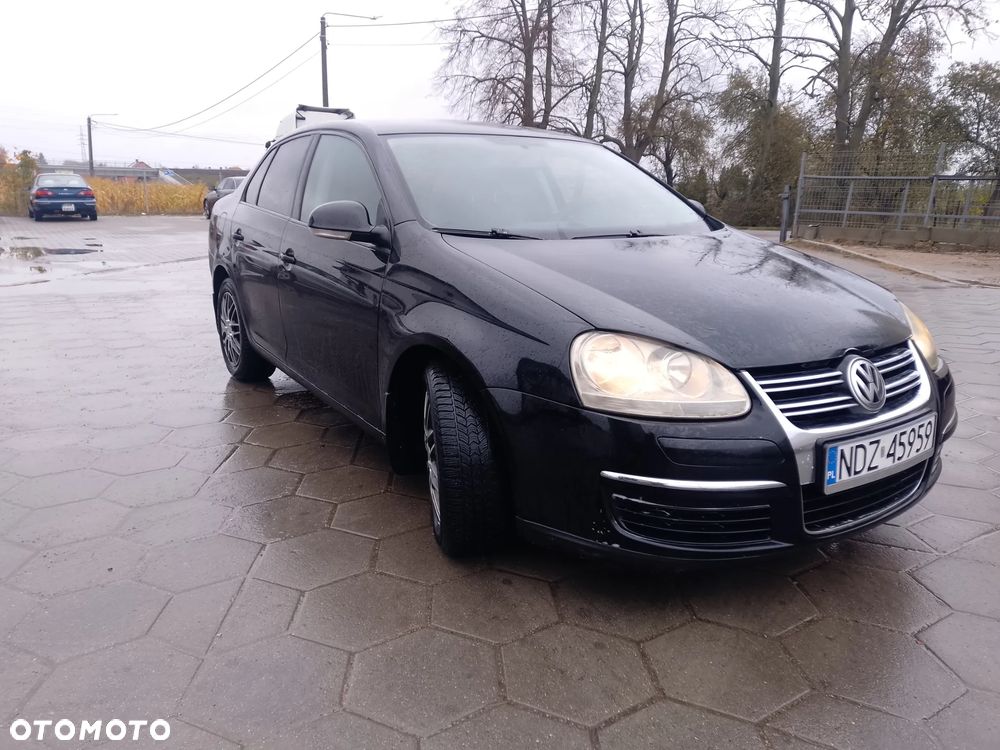 Volkswagen Jetta - 4