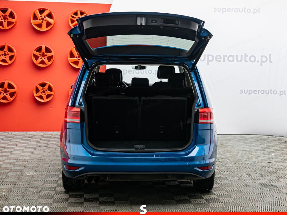 Volkswagen Touran - 32