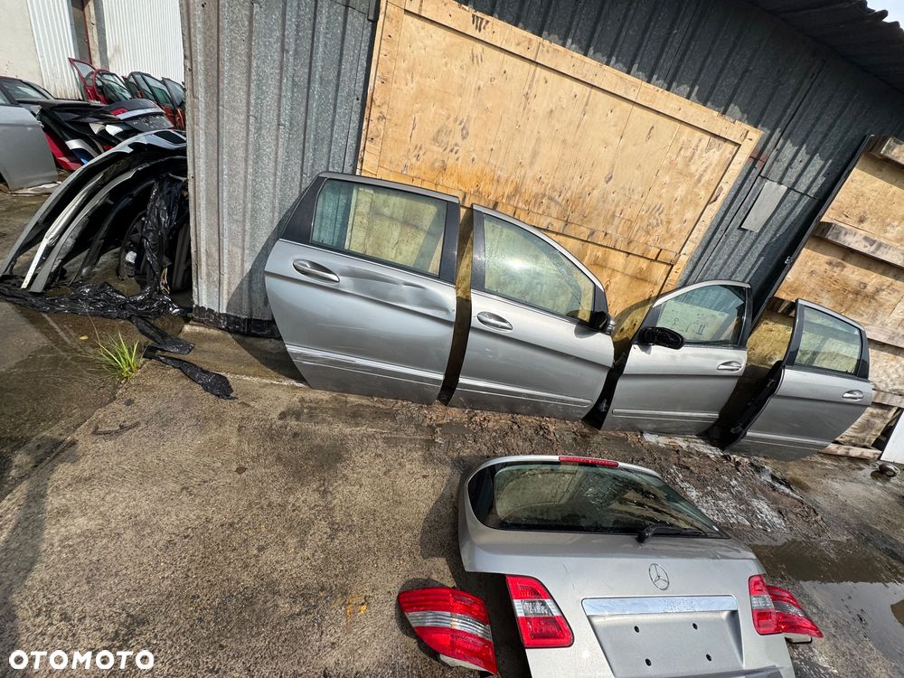 Mercedes b klasa Kolor 748 w245 benzyna manual Klima   Maska 600zl   Lampy przednie przód prawa lewa -300szt  Grill -200zl   zderzak przedni przód z chrom chromem -700zl   Pas przedni benzyna z chłodnicami wody klimy węże -900zl  podszybie -350zł   Drzwi prawe lewe przednie tylnie tył 500sztuka bez rdzy   Błotnik prawy lewy przedni przód 300zl   Klapa bagażnika klapa tył tylnia 500 zł   Zderzak tył tylni chrom 500zl   Lampy tył 100 sztuka   Próg progi -100sztuka   Belka tył tylnia 50zl - 7
