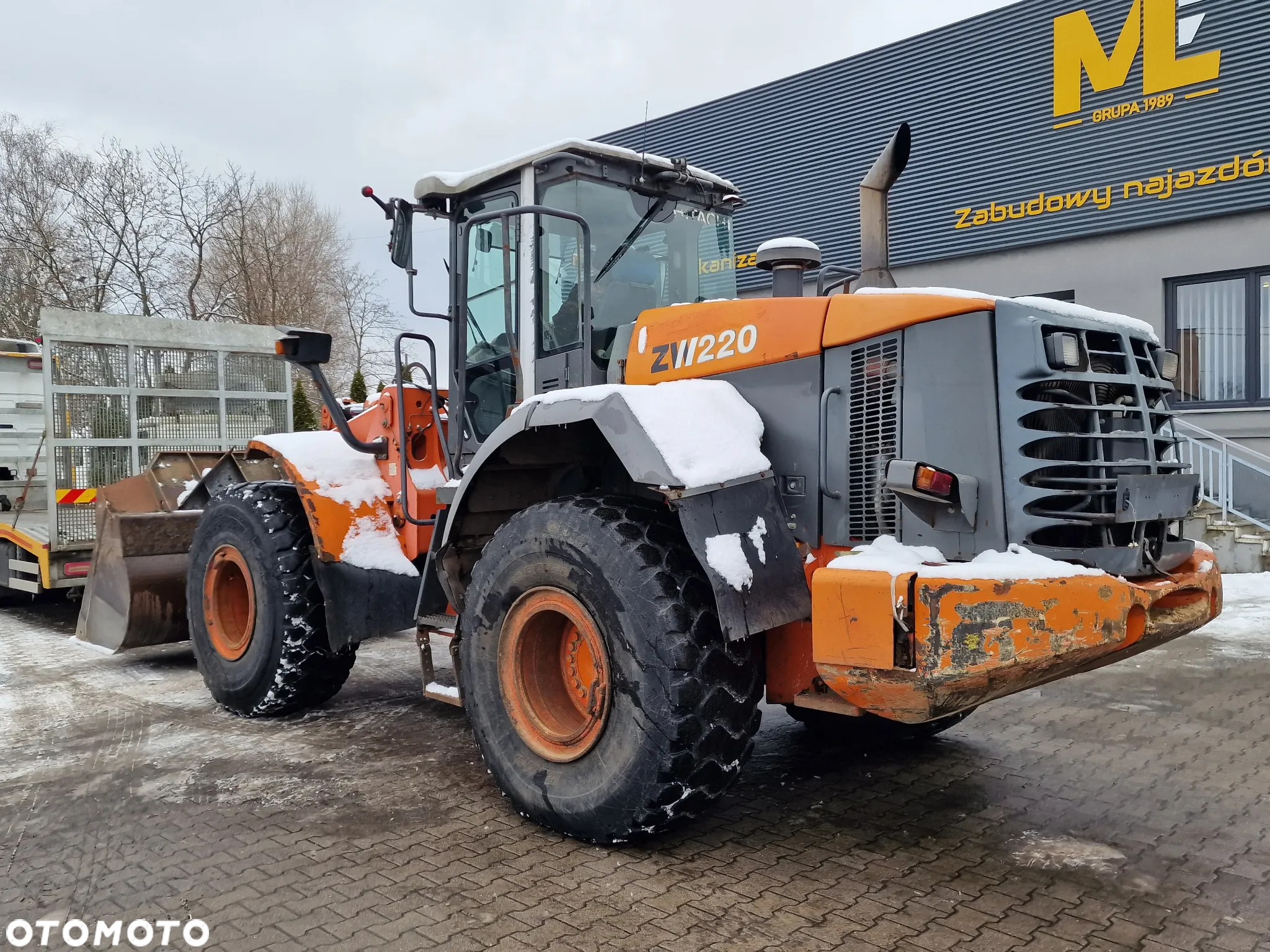 Hitachi ładowarka  Fadroma ZW220 - 3
