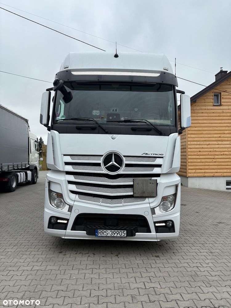 Mercedes-Benz Actros - 1