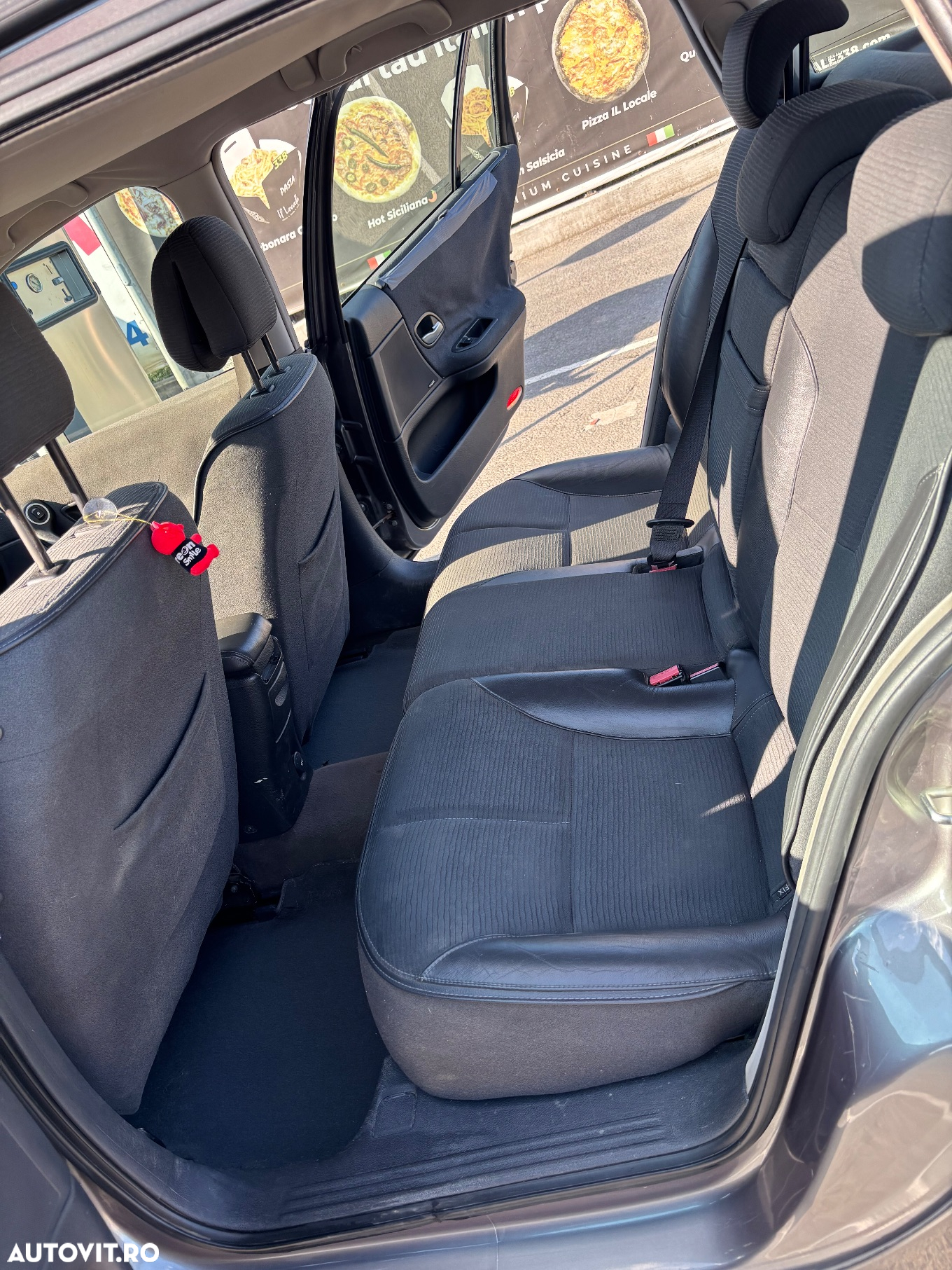 Renault Laguna Grandtour 1.9 dCi FAP Authentique - 12
