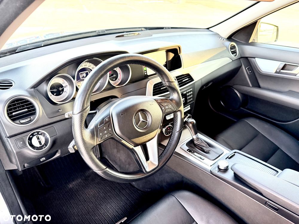 Mercedes-Benz Klasa C 220 CDI DPF BlueEFFICIENCY 7G-TRONIC Avantgarde Edition - 25