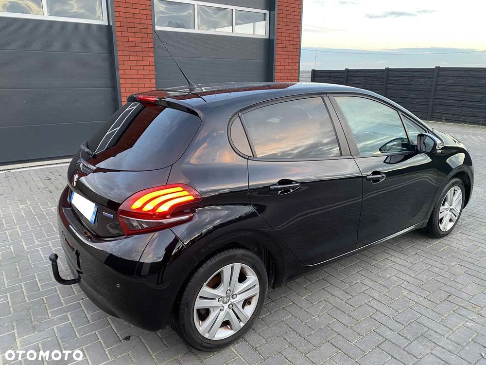 Peugeot 208 1.6 BlueHDi Allure S&S - 31