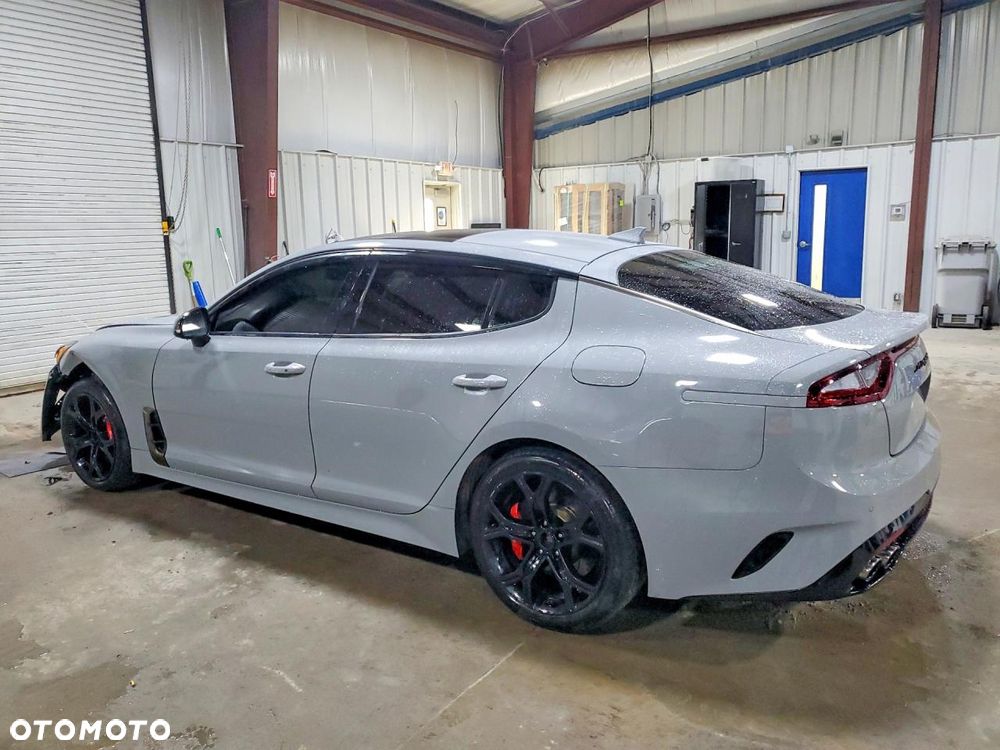Kia Stinger - 3