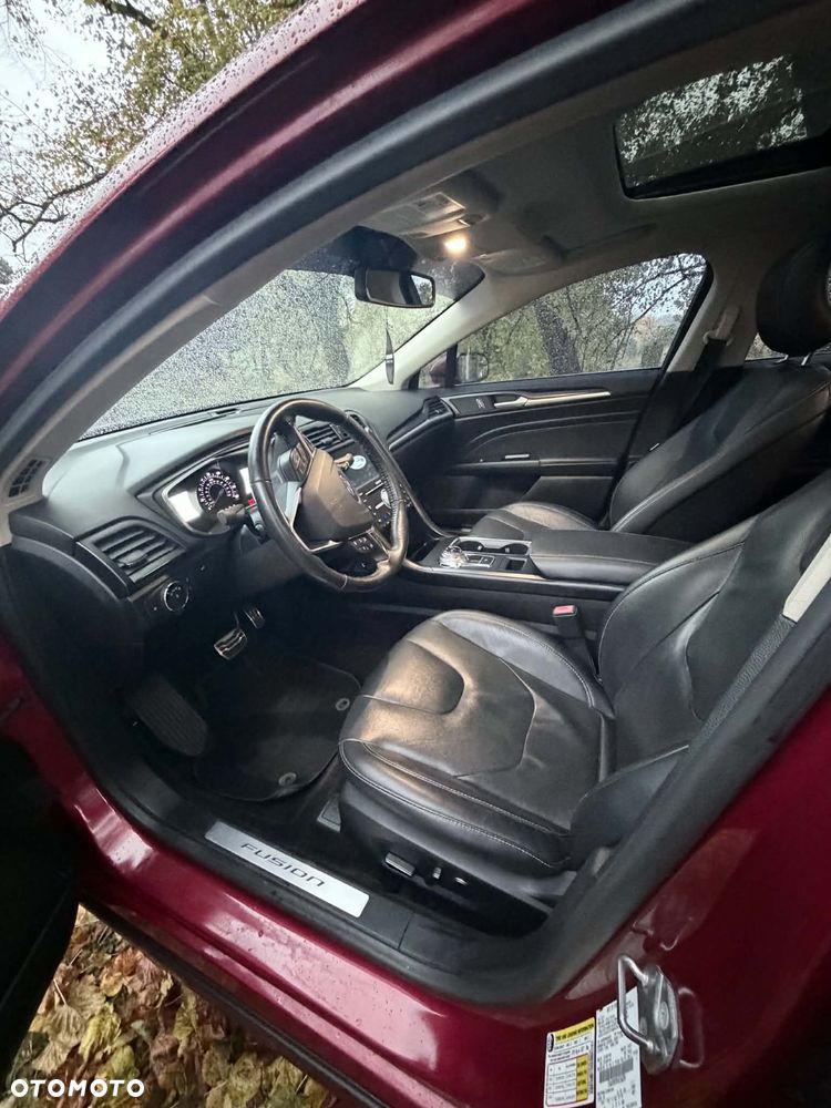 Ford Fusion 2.0 EcoBoost Titanium - 24