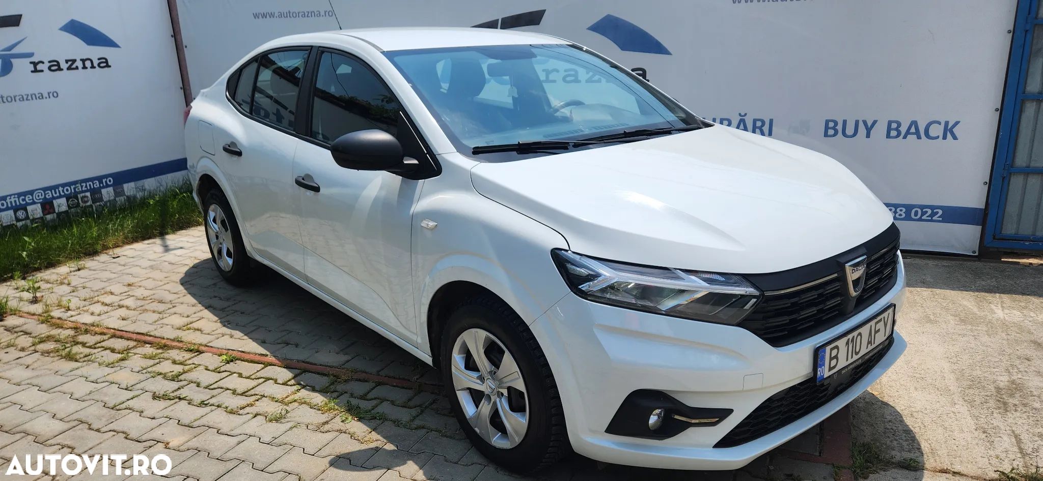 Dacia Logan TCe 90 Essential - 1